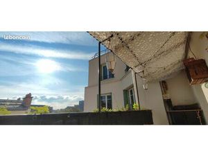 Coup de coeur  lumineux avec terrasse couverte – Paris 20ᵉ (Rue des Pyrénées) - 730 000