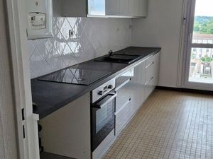 Loue Romans près centre T4 avec terrasse 3em étage avec ascenseur cuisine équipé 630 euros