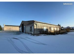 LOCAL D’ACTIVITÉ 400 m² AVEC TERRAIN 2 082 m² – BUREAUX / ATELIER / ENTREPÔT