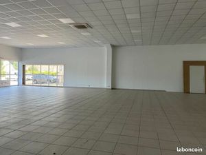 Local commercial 1 240 m²
