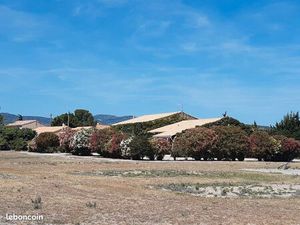 Belle maison et grand garage sur 2000m2 hors lotissement 5mn de la mer