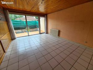 Maison avec très grand garage