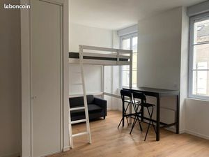 Très beau studio meublé 29 m2 refait à neuf plein centre  sans frais d’agence