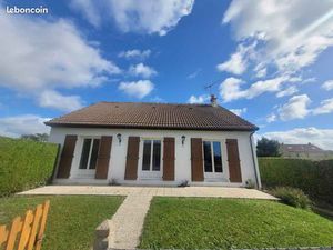 Maison à qelques centaines de mètres du centre ville de Bellegarde 45