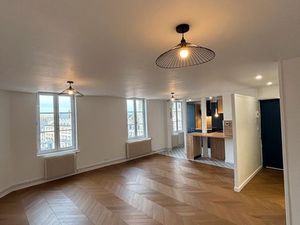 Charmant appartement de 75m2 en plein centre ville avec une magnifique vue sur l'hôtel de 