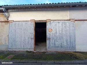 Parking/box 27 m² COGNAC