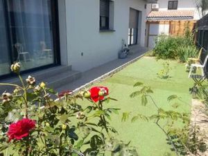 Maison contemporaine de plain-pied avec local professionnel – Bien rare et polyvalent