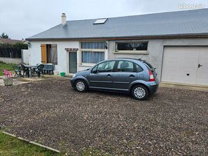 Belle maison a cote de zone commerciale