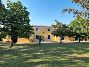 A Hyères  mas provençal et gites  26 pièces 500 m²  sur parc 4000m²