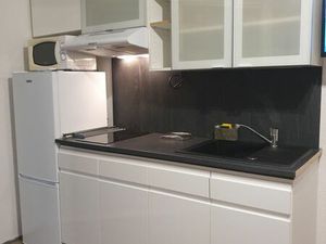 Studio à l’année  refait et meublé à neuf dans résidence privée