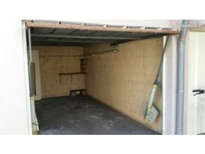 Garage ferme centre ville dans residence LA GARDE