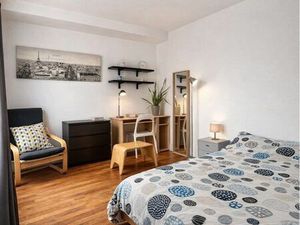 2 pièces sur cour dans le 11 eme