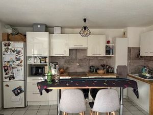 F2 climatisé meublé avec parking