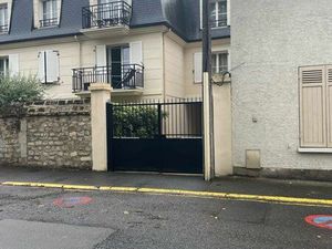 Parking stockage box fermé proche gare chantilly