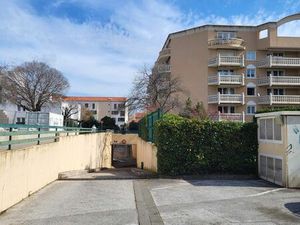 GRAND GARAGE 15m2 sécurisé- PLEIN CENTRE VILLE HYERES