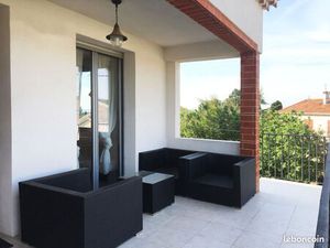 Appartement T3 au village terrasse cave et parking