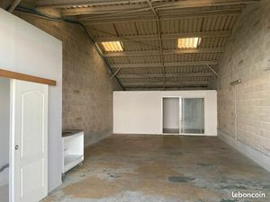 Entrepôt 87 m2 avec électricité et commodités  Narbonne