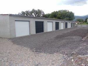 Garage.parking. Caravane. Garde meuble
