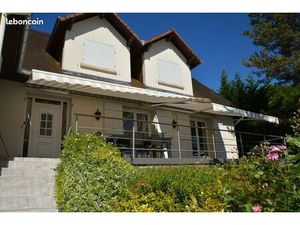 Maison de 285 m2 avec logement indépendant – Quartier calme Poligny