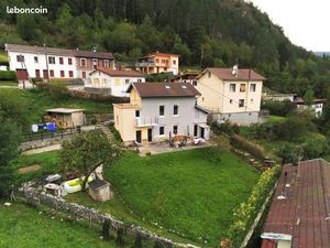 Maison 110 m² avec terrasses et jardin – Secteur calme – Saint-Claude