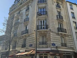 À vendre  grand 2 pièces de 76 m²  offrant un excellent potentiel de transformation en 3 p