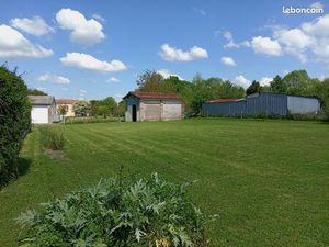 Terrain avec bâtiment
