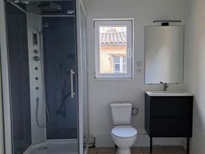 Appartement rez de chaussée avec petit jardinet 520e