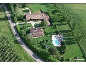 Propriété d’exception avec 2 bâtisses dont 1 grand gîte sur 2ha Parc clos