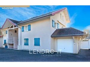 PRINGY - Lumineux 4 pièces en duplex avec vaste terrasse et garage