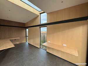 Petits bureaux modulaires autonomes en ossature bois - production en 3 mois