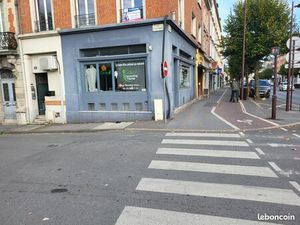 Vends local commercial 50 m2 entre les 2 ponts