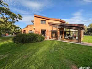 Maison architecte 250m2 Jardin 2700m2. Garage50m2. Piscine. Vue Pyrénées