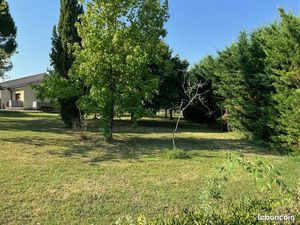 Terrain 550 m² Denat