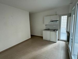 P2 intramuros avec terrasse état neuf