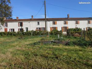 A vendre grande longère en pierres