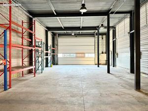 Local industriel 240 m²