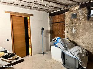 Location grand garage centre ville historique