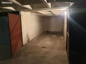 Loue box  garage  parking 15m2  proche gare Orléans  libre de suite