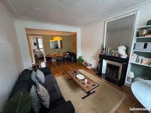 58 m² 2 pièces charme ancien (parquet/cheminée) - Trudaine/Martyrs - Calme