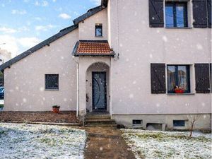 Maison mitoyenne avec jardin proche centre-ville