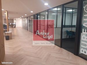 Local bureaux 904 m²