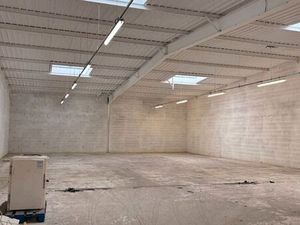 Local 430 m² LA CHAPELLE SAINT LUC