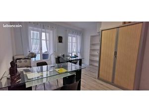 À louer – Bureau meublé pour deux personnes – Très lumineux – Cabinet professionnel rénové