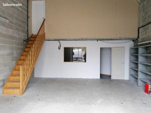 Dépot avec bureau 73 m2