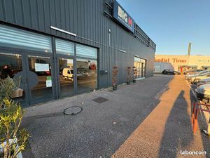 Local commercial 670 m²