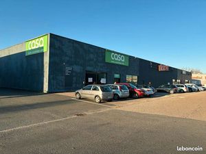 Local commercial 690 m²