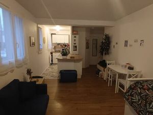 Vend spacieux studio avec cave aménagée