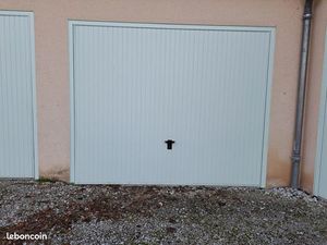 Location garage véhicule ou stockage meubles