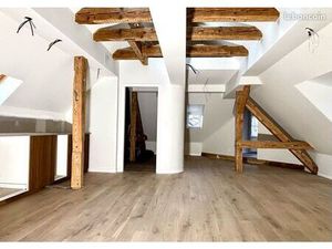 RARE AU NEUDORF – 2P sous combles rénové avec tourelle – Immeuble d’exception