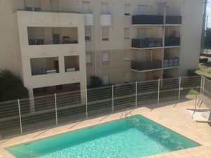 Appartement 64m2 avec grand balcon 11m2 dans résidence sécurisée avec piscine. Proche cent